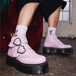 Dr. Martens  Boots in Light Pink